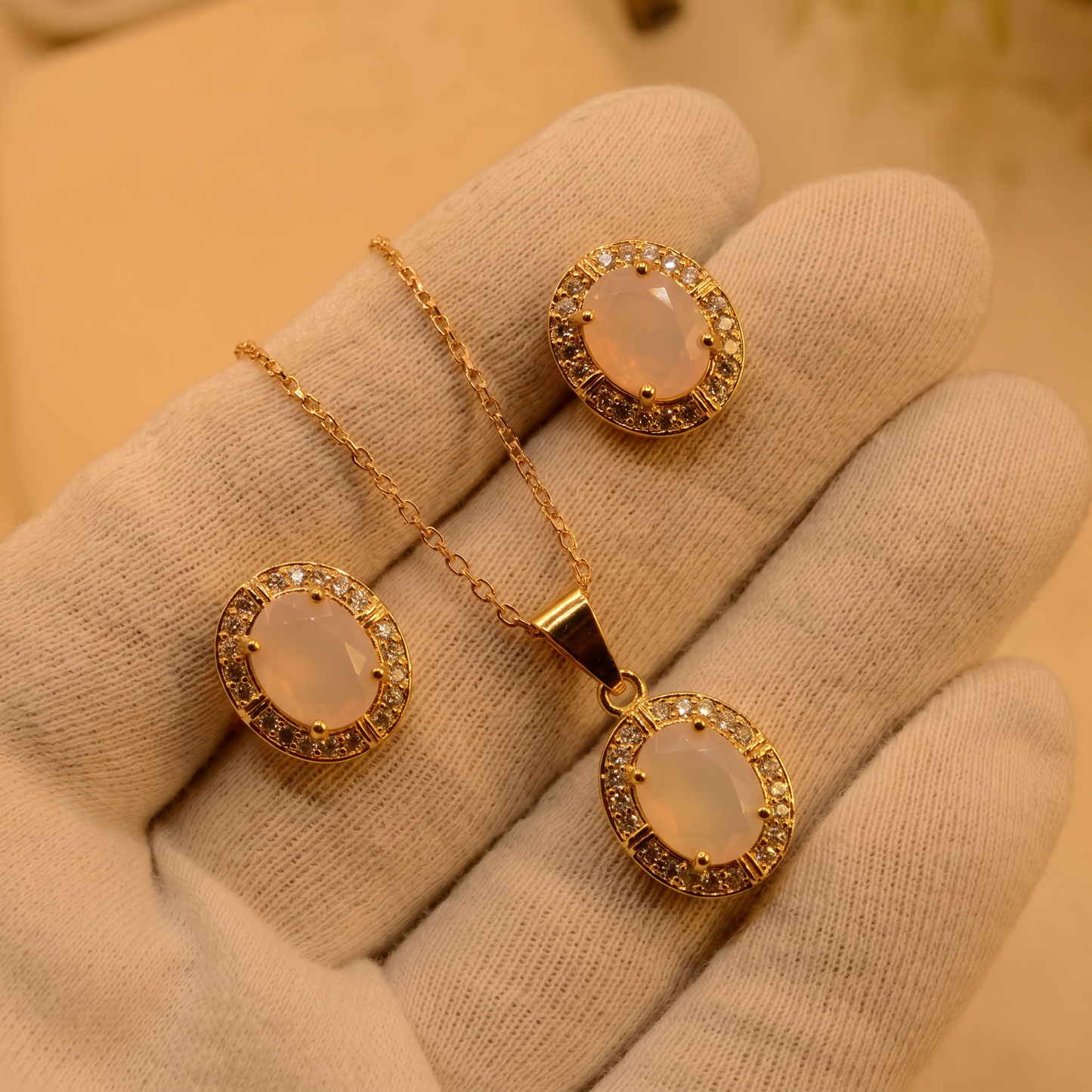 Elegant Design Gold Plated Crystal Stones Necklace Set for Girls/Women